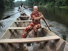 Nous allons visiter LE village pygme du coin, la ballade en pirogue est trs agrable.